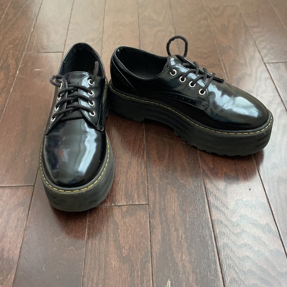 Black low top Divided shoes